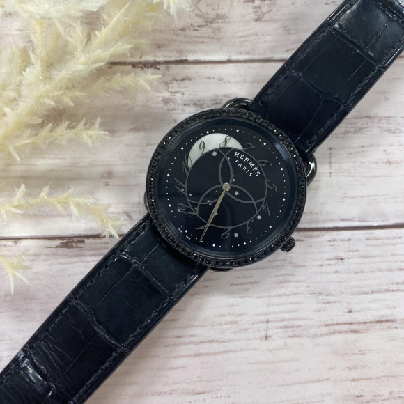 手首に月光を感じるエルメス「アルソーロンド・デ・ズゥール」