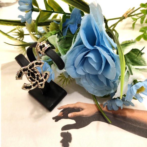 CHANELのピアスは個性的でかわいい！華やかで芸術的なクリスマスプレゼントにぴったり