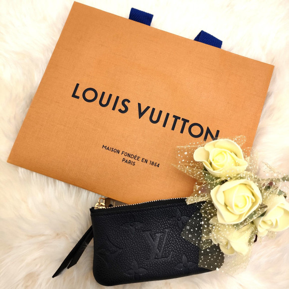 今も変わらず大人気なルイ・ヴィトンモノグラムアンプラントポシェット