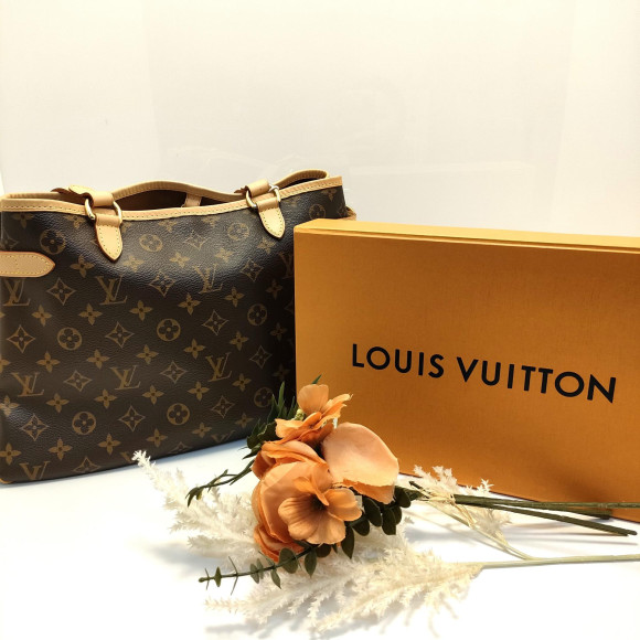 Louis Vuitton Patignolle Vertical เหมาะสำหรับการพกพาไปทำงานหรือไปโรงเรียน