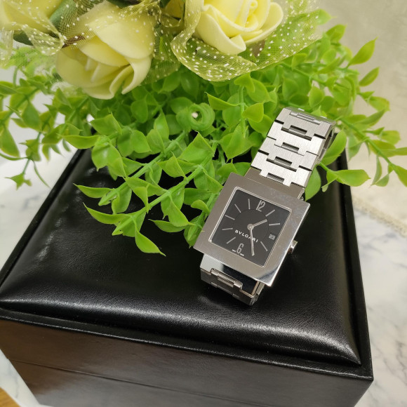 BVLGARI Quadrato มีตัวเรือนทรงสี่เหลี่ยม