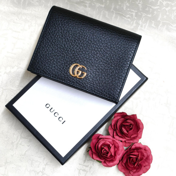 กระเป๋าสตางค์ GG Marmont ขนาดกะทัดรัด ดีไซน์หรูหรา สัมผัสหรูหรา และจัดเก็บง่าย