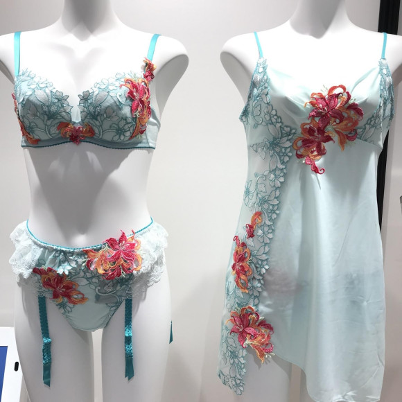 サルート53G☆発売中