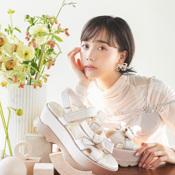 【RANDA(RANDA)】女演員松井愛莉的2024春夏新作LOOK發布