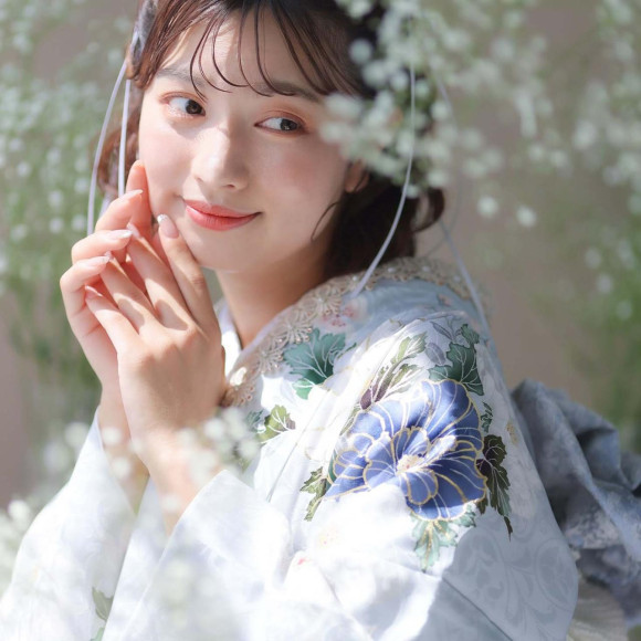 We recommend trying on the furisode for the coming season.★