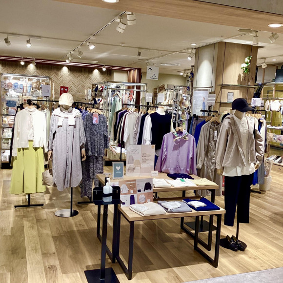 服裝賣場增加了♪