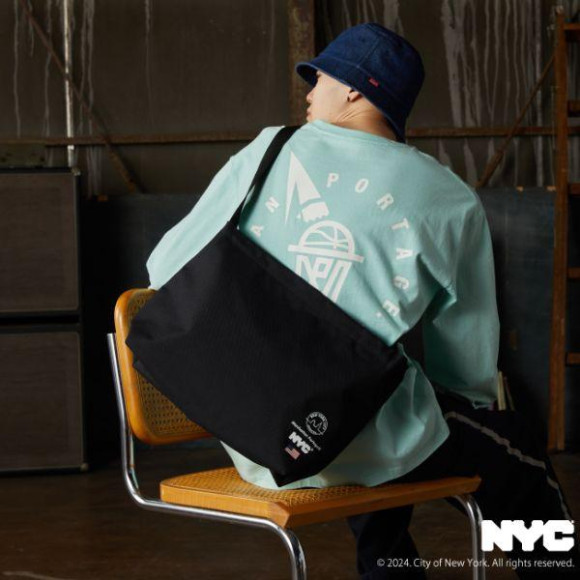 【Manhattan Portage】Clearview Shoulder Bag Vinyl Lining NEW YORK CITY