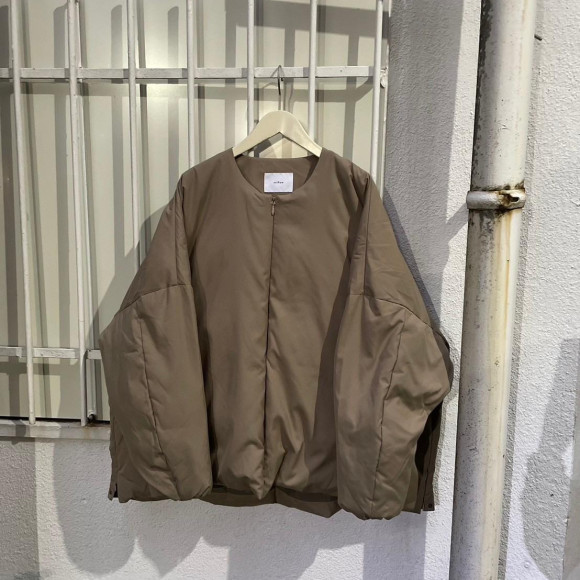 【miffew/ミフュー】ノーカラー オーバーダウンジャケット