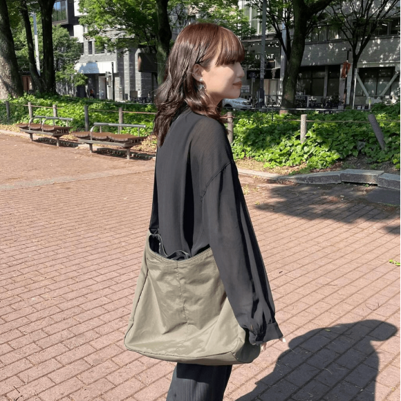 【eme】 Large capacity! Easy 2WAY shoulder bag