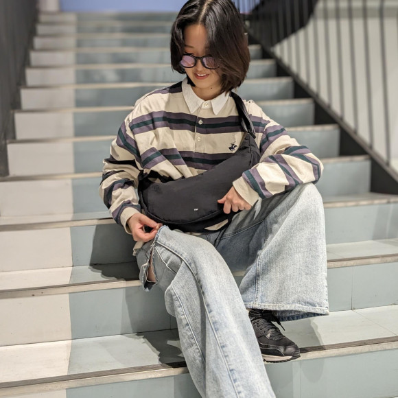 【Filer】体にフィット！三日月型ショルダーバッグ