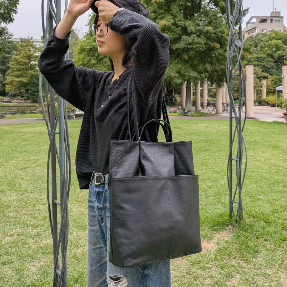 【COMPLETE WORKS】大容量で軽いレザートート
