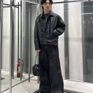 レザーで大人っぽくでも堅いスタ...