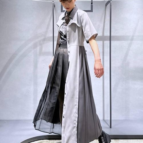 169㌢高身長女子自分の肘の皮...