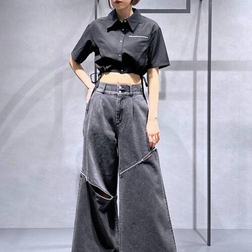 169㌢高身長女子ヘソ上に凹み...