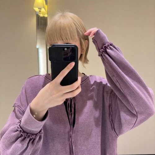 ハイトーンにすべく地毛を伸ばし...