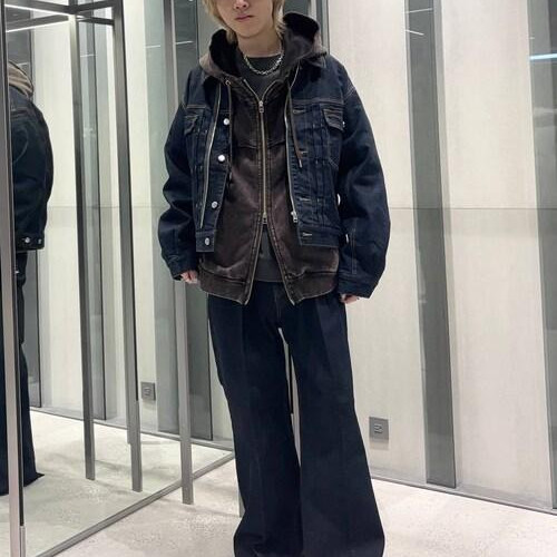 ネイビーの渋さもでるセットアッ...