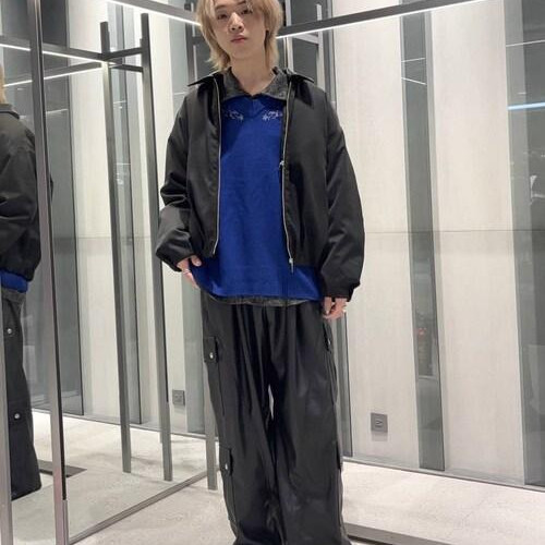 差し色コーデ！黒基調のアイテム...