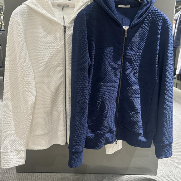 新作ZIPパーカー