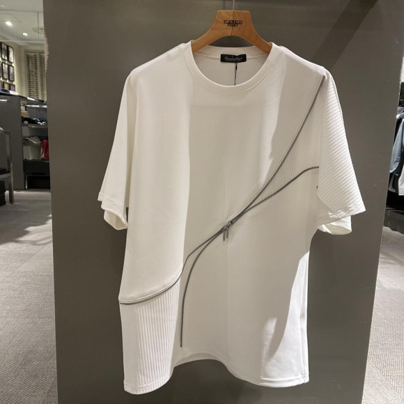 ジップ付きトップス