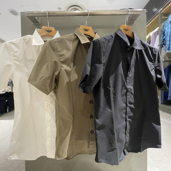 新作半袖シャツ