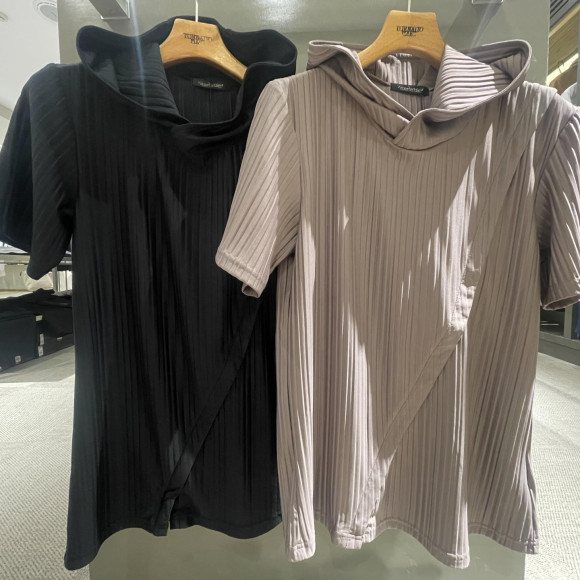 プリーツパーカー