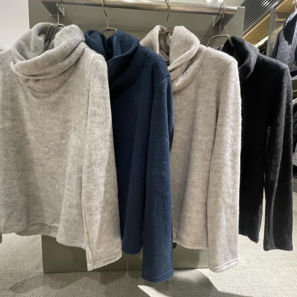 TORNADO MARTドレープネックトップス