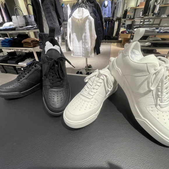 TORNADO MARTスニーカー