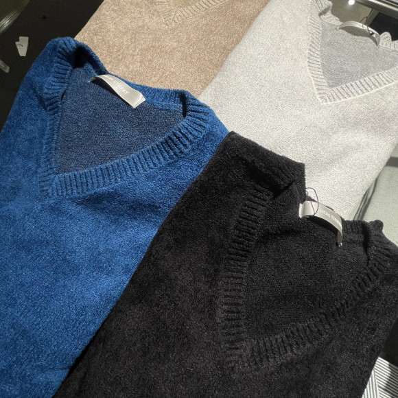 HIGH STREET Vネックニット