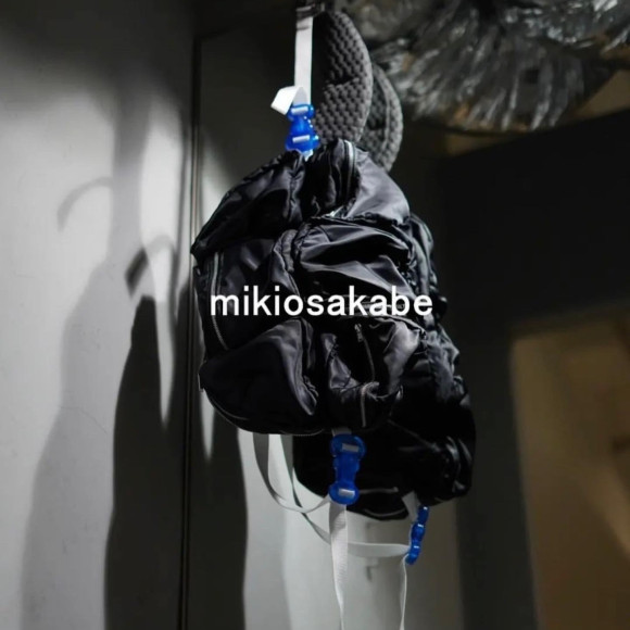 ミキオサカベ　7 Pockets Body Bag