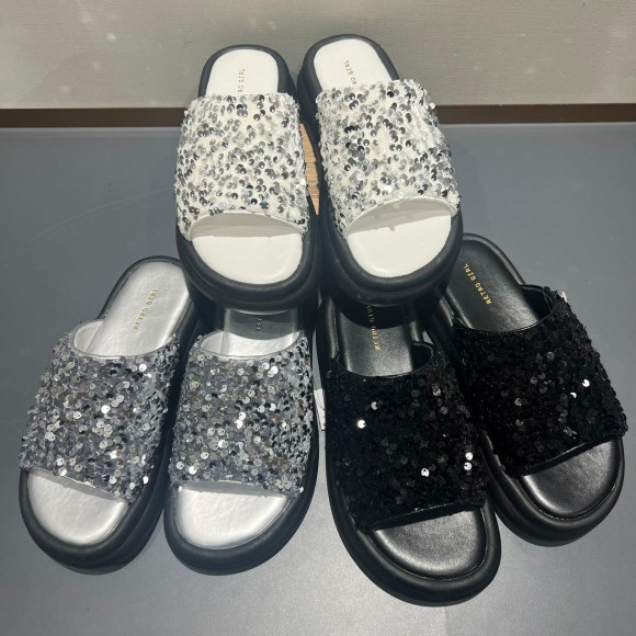 新作♡スパンコールサンダル