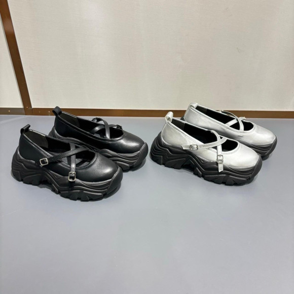 新作♡クロスベルトスニーカー