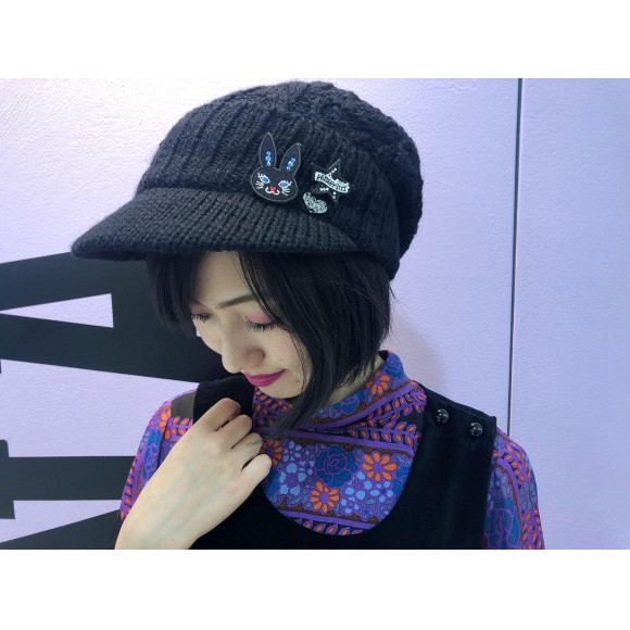 アナスイANNA SUI帽子ニット帽キャスケット耳当て暖かロゴチャーム黒新品