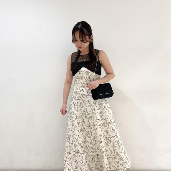 \繊細花柄プリントが可憐なパーティードレスのご紹介/