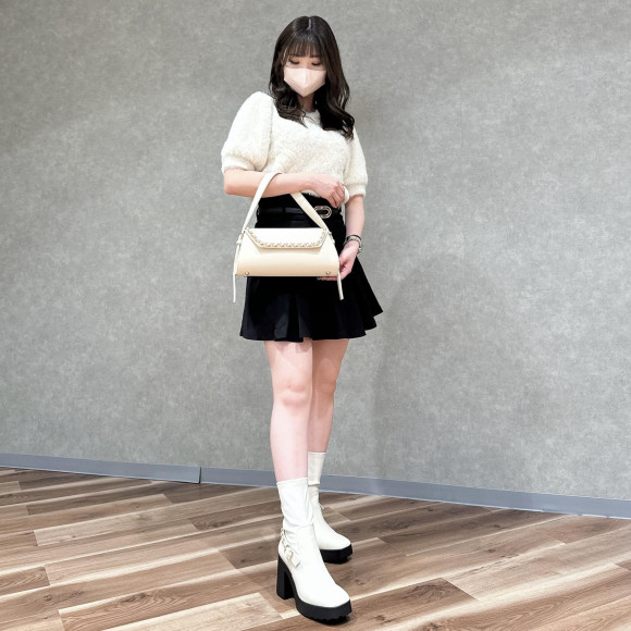 メリハリシルエットが◎チェーンモチーフブーツの登場！