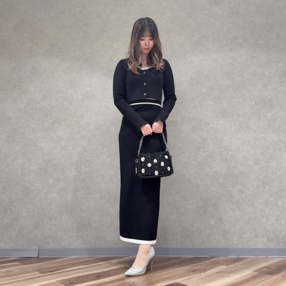 ถึงขาสวยที่ละเอียดอ่อนกับส้นเท้าการเสื่อมถอยลงกลางคัน ☆การปรากฏตัวของรองเท้าส้นสูงง่าย