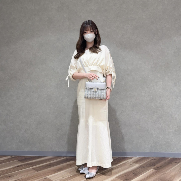 볼륨 리본의 페미니언 플랫펌프스의 등장!