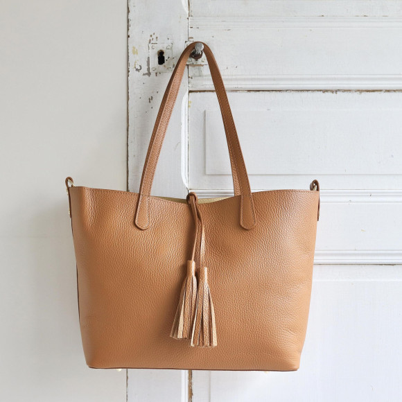 ■A４サイズ入ります！イタリアのタッセルトートバッグ■