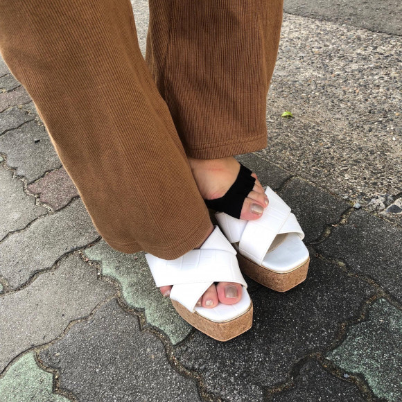 素足でサンダルを履く方に 靴下屋 ショップニュース 名古屋parco パルコ