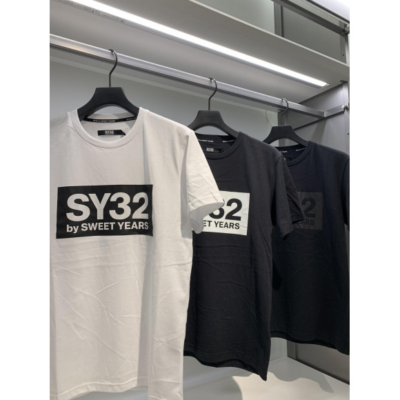 SY32新作！　　ボックスロゴTシャツ