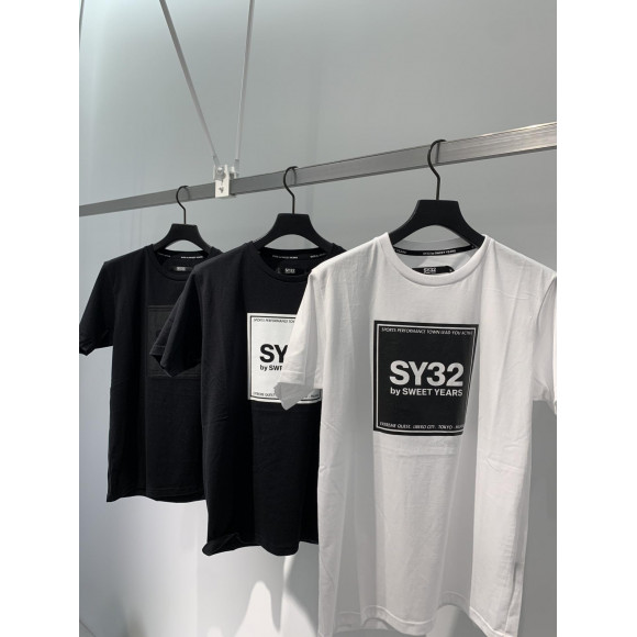 SY32新作！　　スクエアロゴTシャツ