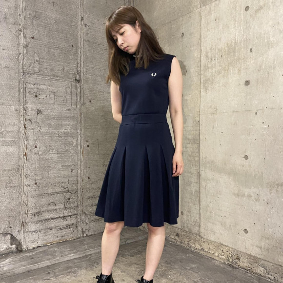 ■ Sleeveless Pleated Dress ■