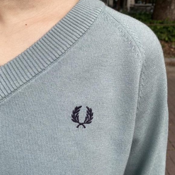 ■ V-Neck Jumper ■