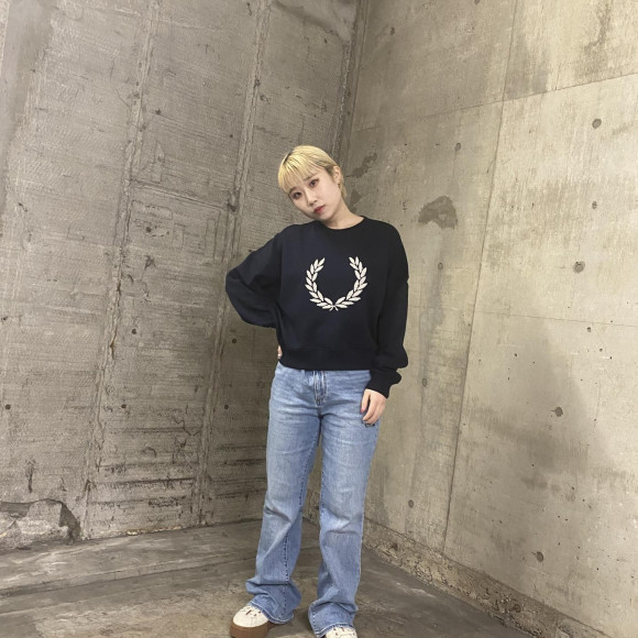 ■ Bold Laurel Wreath Sweatshirt ■