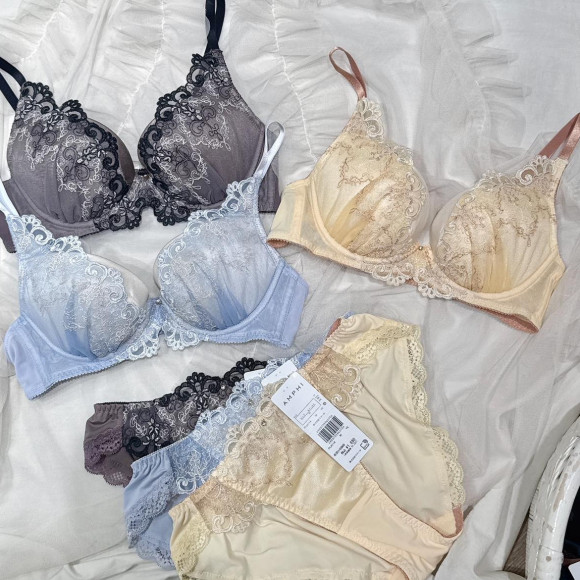 新作プチプラ♡自然な丸みバストをメイク！