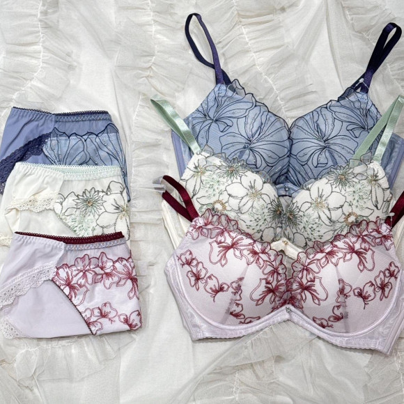 ♡新色♡ブラジェニックの脇高細見えタイプ！