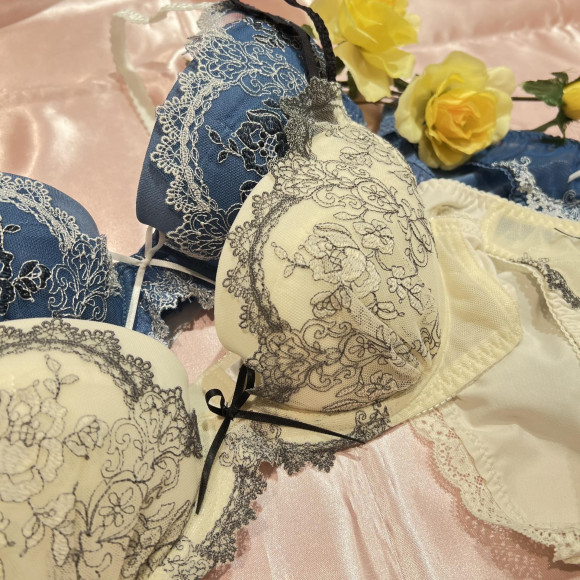 人気のブラ&ショーツセットに新色❤︎登場