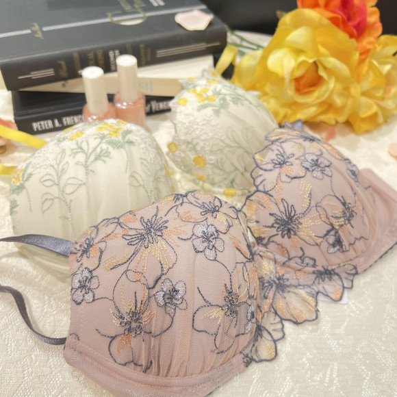 新色❤︎しっかり盛れる人気のワイヤレスブラ♪