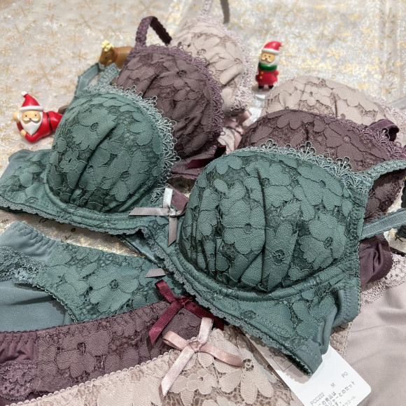 プチプライスでかわいい❤︎ブラ&ショーツセット