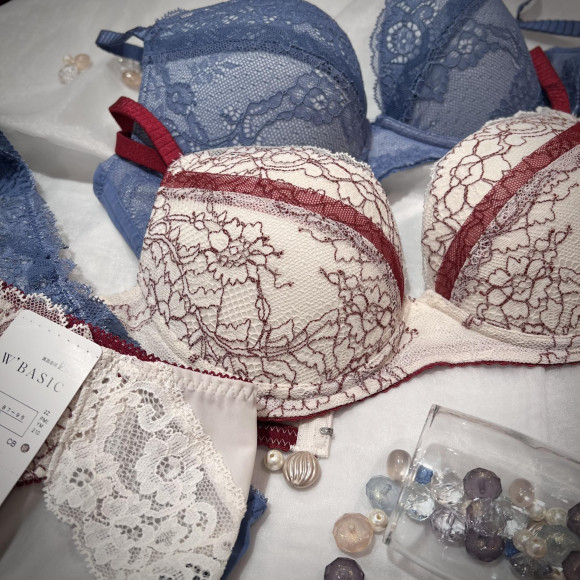 新色❤︎きれいに盛れるワイヤレスブラBRAGENIC
