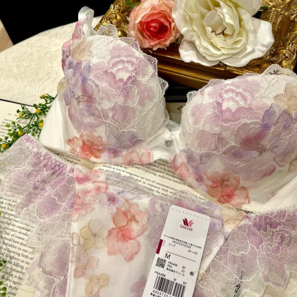 【新作】ハグするブラ入荷しました♪